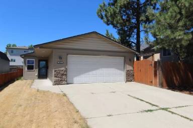 Main picture of 6021 N Addison St