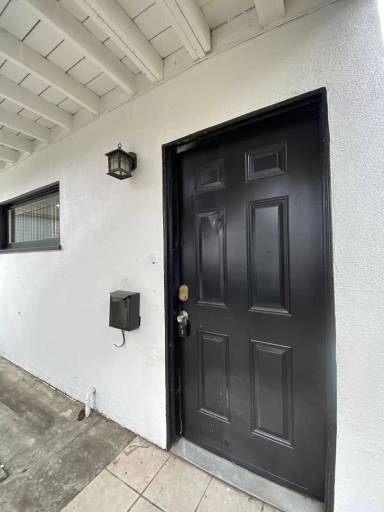 Main picture of 1504 E Hellman St