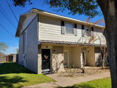 Main picture of 1411 Airline Dr