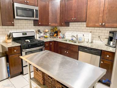 Main picture of 1054 N Ashland Ave