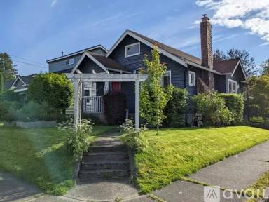 Main picture of 1002 S Adams St