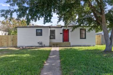 Main picture of 3918 Naples St
