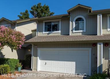 Main picture of 15 Regents Cir