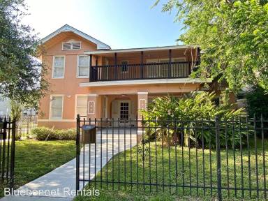 Main picture of 520 1/2 Sul Ross St