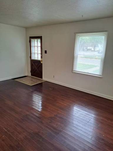 Main picture of 1903 W Colonial Ave