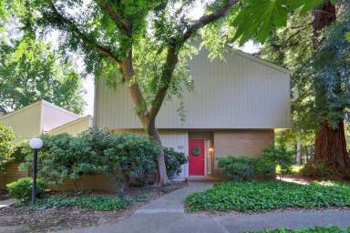 Main picture of 306 Elmhurst Cir