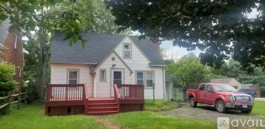 Main picture of 872 S Main St