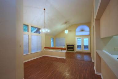 Main picture of 15863 Meadow Village Dr
