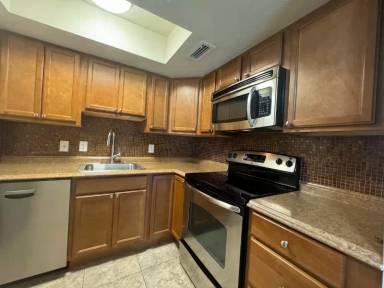 Main picture of 637 E Harwood St