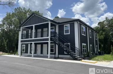Main picture of 440 NW Lake City Ave