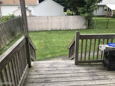 Main picture of 40 Perrine Ave