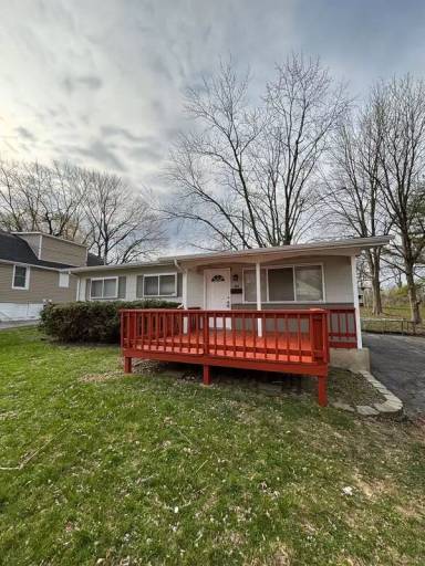 Main picture of 484 Adrian Dr
