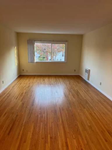 Main picture of 1585 Highland Pkwy