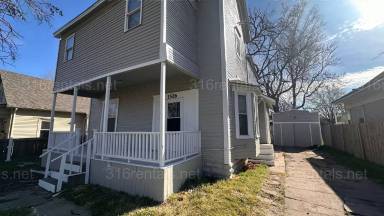 Main picture of 1526 S Water St