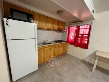 Main picture of 2258 Powell Ave