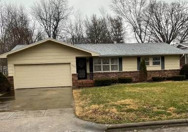 Main picture of 2703 E Madison St
