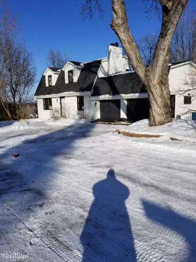 Main picture of 10 Zachary Ln N