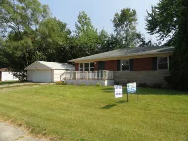 Main picture of 5831 E 39th St