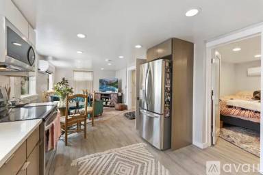 Main picture of 4036 S Cherokee St