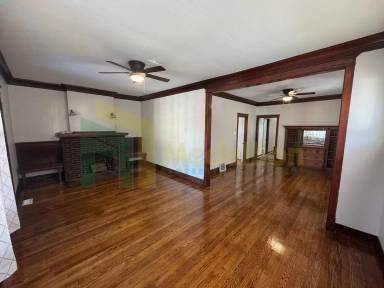 Main picture of 133 E 114th Pl