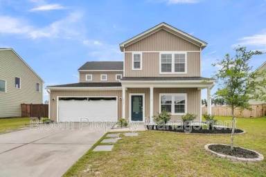 Main picture of 450 Carrara Dr