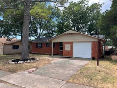 Main picture of 4726 Gay St