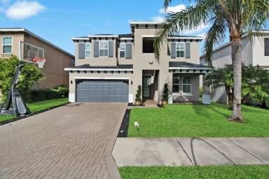 Main picture of 7592 Aguila Dr