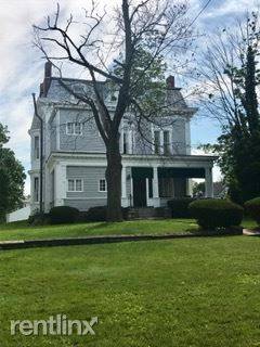 Main picture of 717 Center St