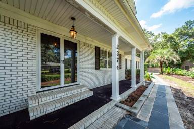 Main picture of 2374 Erskine Ave