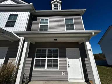 Main picture of 227 Tara Ct