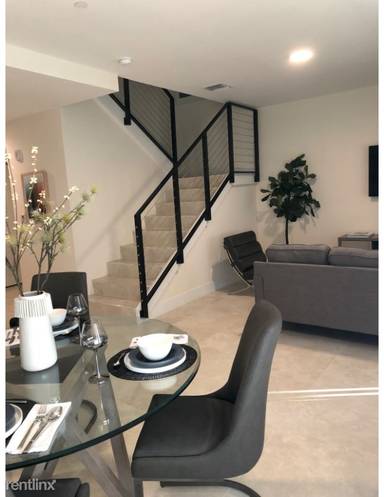 Main picture of 1091 Galiano St