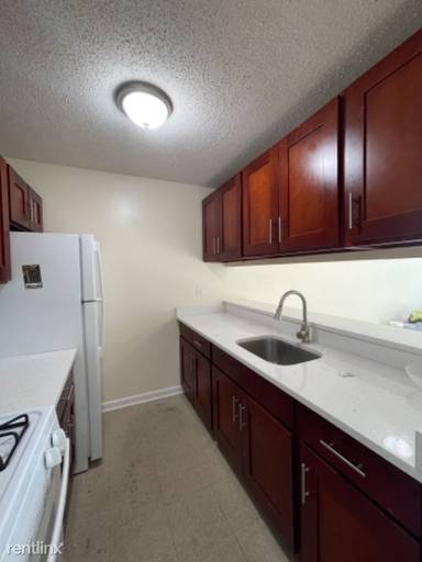 Main picture of 1448 Vyse Ave