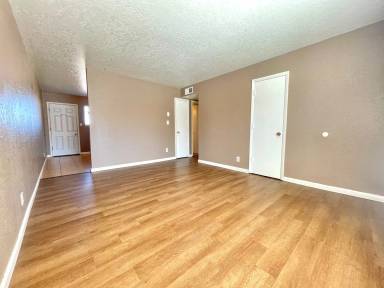 Main picture of 513 Candelaria Rd NW