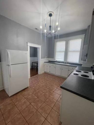 Main picture of 418 E 40th St