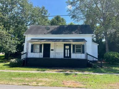 Main picture of 606 WW Carr Ave