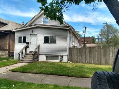 Main picture of 96 Oak St