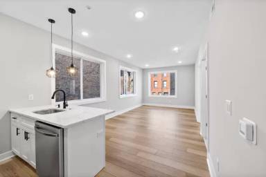 Main picture of 2820 W Diamond St