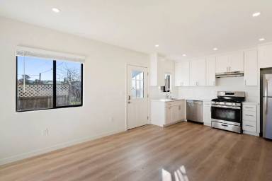 Main picture of 230 S Alpine St