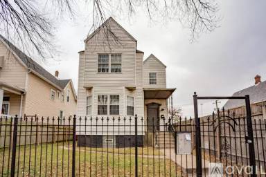 Main picture of 6646 S Wabash Ave