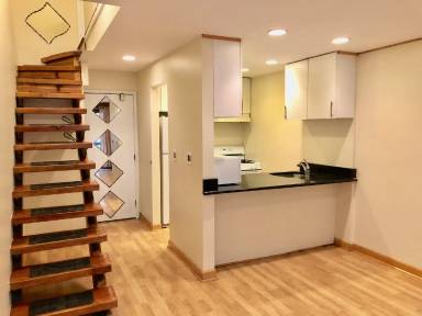 Main picture of 832 W Oakdale Ave