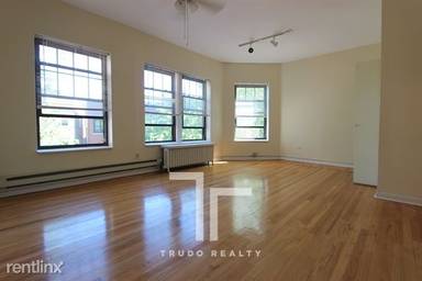 Main picture of 654-64 W Cornelia Ave