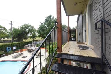 Main picture of 2833 Kings Rd