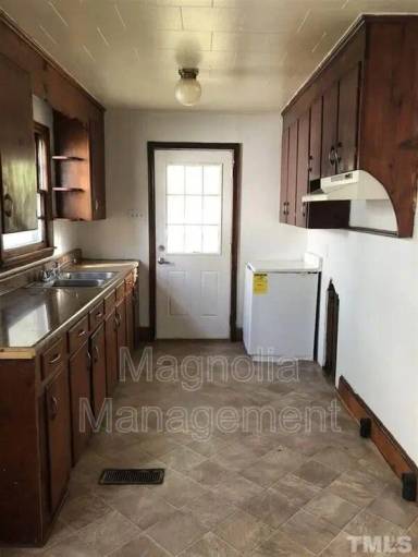 Main picture of 1222 Lawrence St