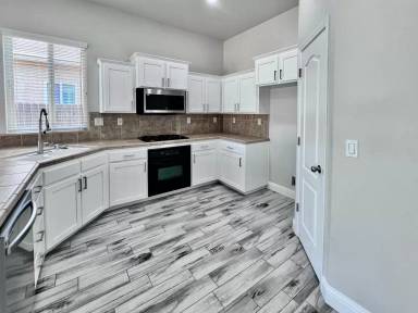Main picture of 2143 S Shirley Ave