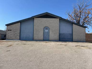 Main picture of 1305 Willow Springs Rd