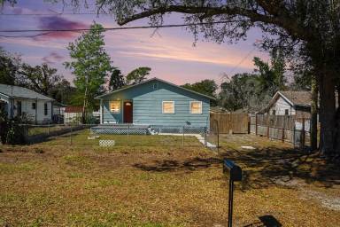 Main picture of 8902 El Portal Dr