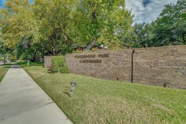 Main picture of 3025 Hulen Ct
