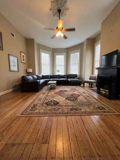 Main picture of 123 W Gwinnett St