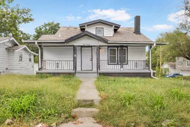 Main picture of 800 S Huttig Ave