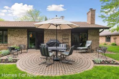 Main picture of 24 Jewel Ln N